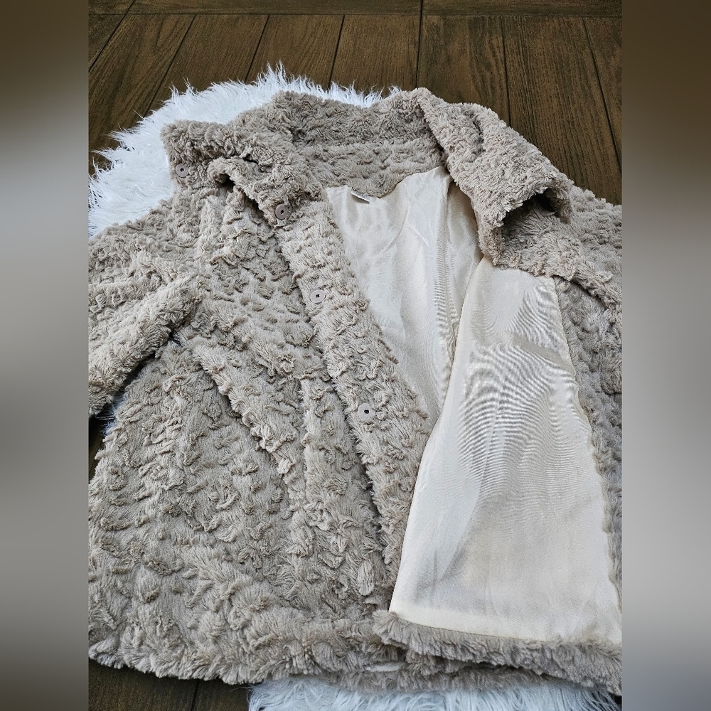 Cozy Tan Faux Fur Jacket - Picture 3 of 4